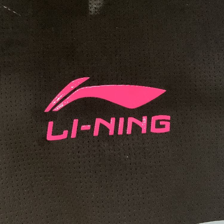 силіконовий трафаретний друк на твердій клейкій тканині ?